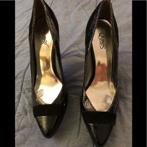 Carlos 8.5 black snakeskin & velvet platform heels